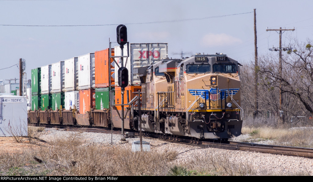 UP stack train at Tecific